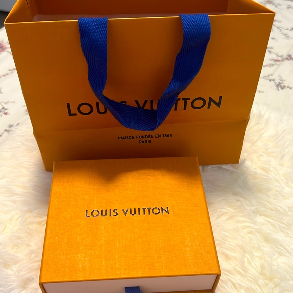 LV women wallet Box with gift ribbon and bag